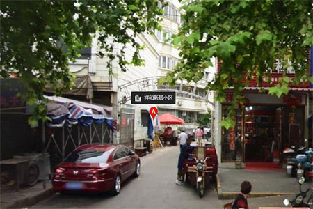 急售42万实验附近步梯2楼老证过户二院